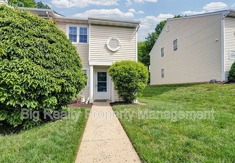 1732 Rosewood Ct — Photo 1