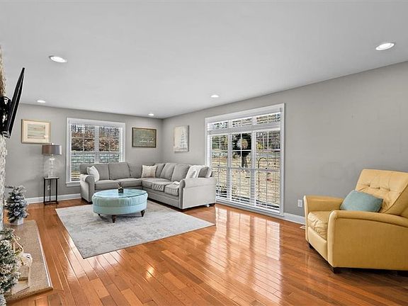 3rd image of 119 Hillcrest Rd