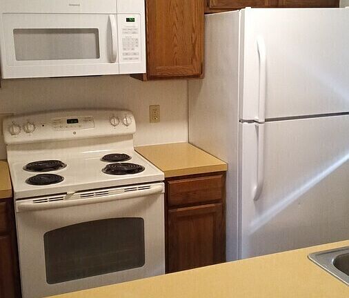 3rd image of 55 Oak Hill Dr APT 14
