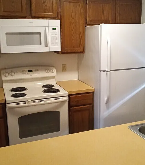 55 Oak Hill Dr #14 — Photo 3