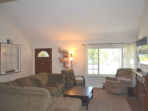4th image of 15261 Amalia St