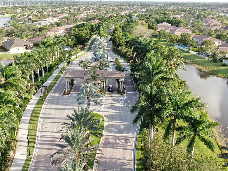 4404 E Whitewater Ave — Photo 2