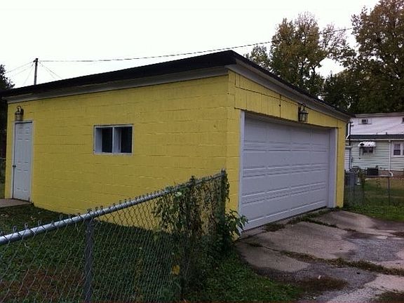 Detached Garage