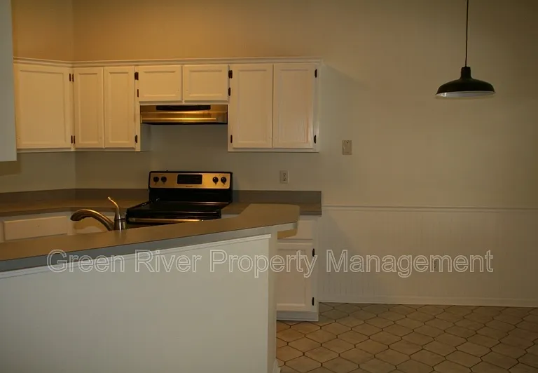 6106 Pine Ave — Photo 9