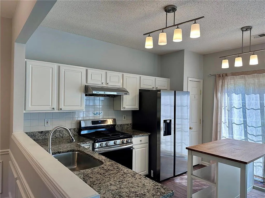 3 bed, 2.5 bath, 1616 sqft, $2,500 — Photo 3