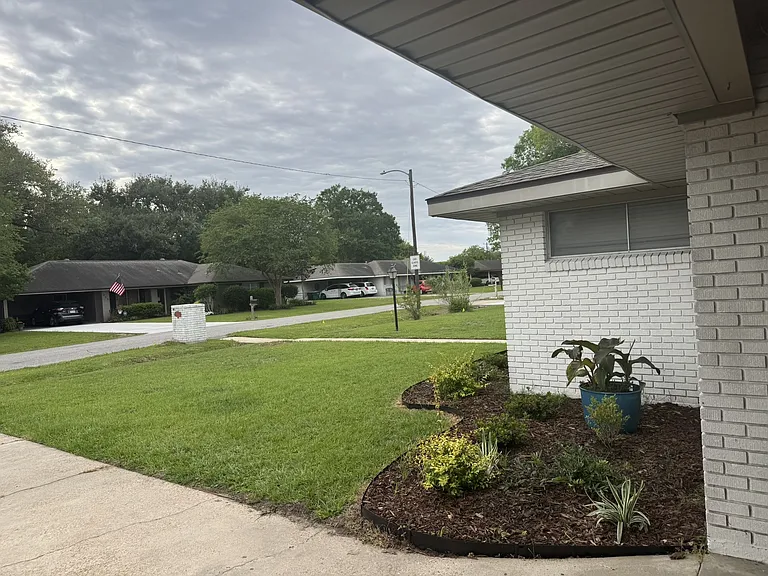 214 Sunny Ln — Photo 44
