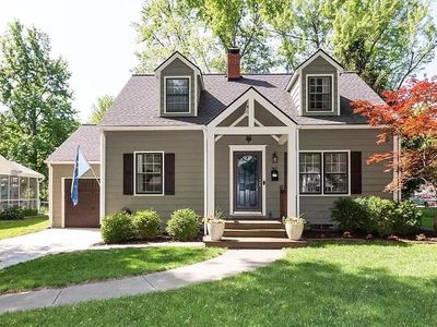 5015 W 70th Ter, Prairie Village, KS, 66208