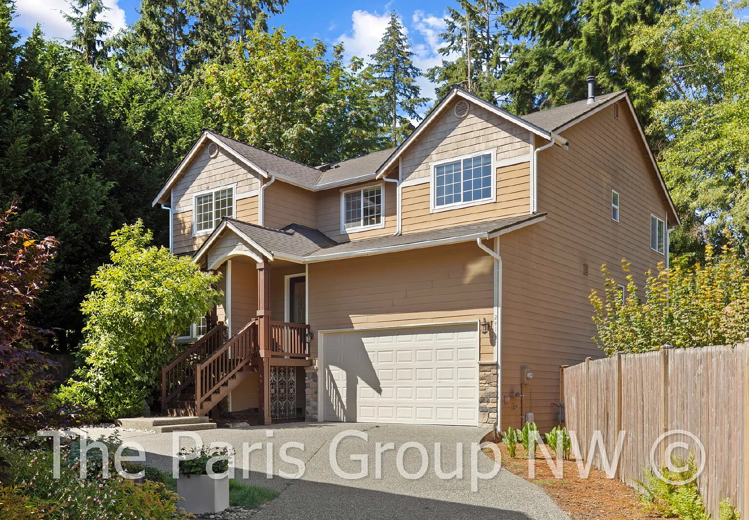 Beautiful Central Bothell Home. Great Floor Plan! Open Lvg Spaces, Office, Bonus Room + XL Bedroo... — Photo 1