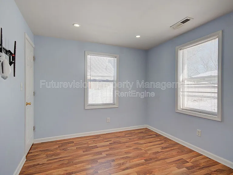 1512 N May St — Photo 6