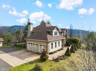 940 Palomino Dr, Grants Pass, OR 97526