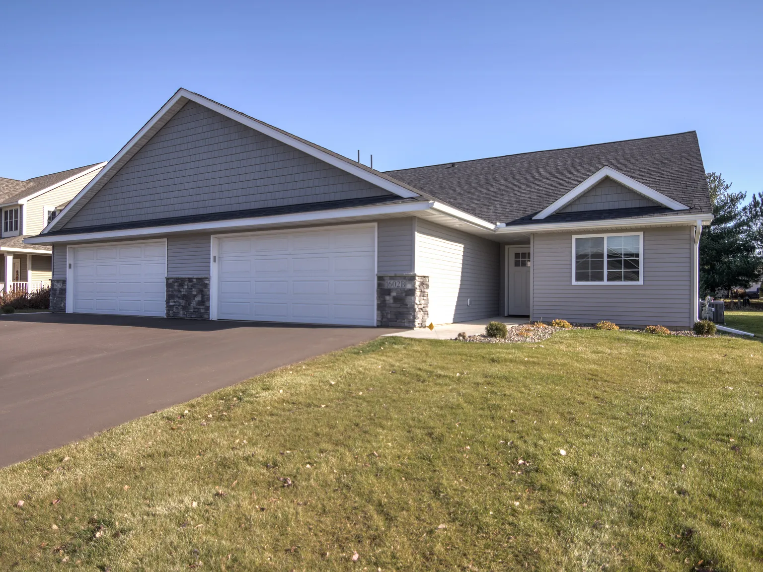 3 Bedroom Town Home — Photo 2