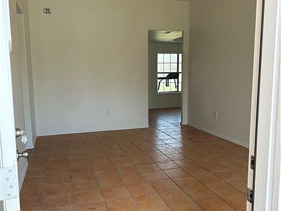 2nd image of 218 Mockingbird Ln