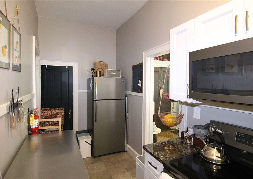 1st image of 304 S Summit St #102
