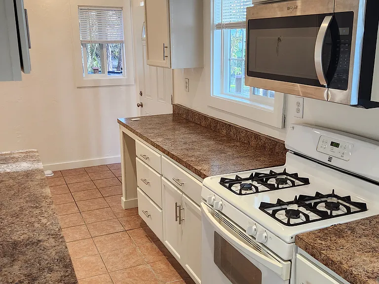 2865 Lakeview Dr #B — Photo 7