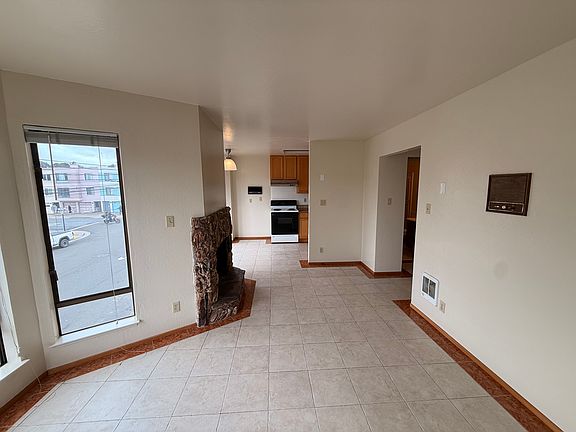 5th image of 3915 Irving St APT 2