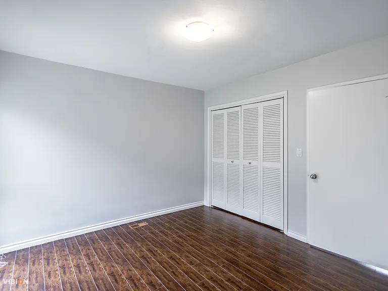 915 Eyremount Dr — Photo 7