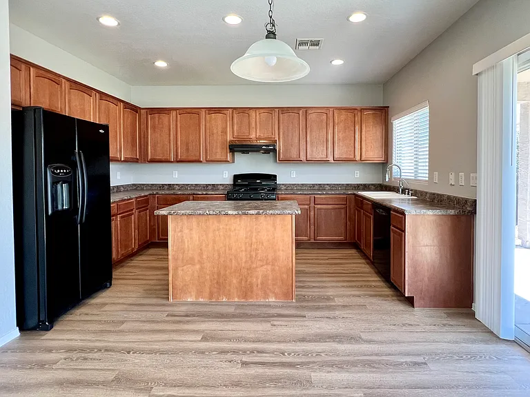 11613 W Jackson St — Photo 5