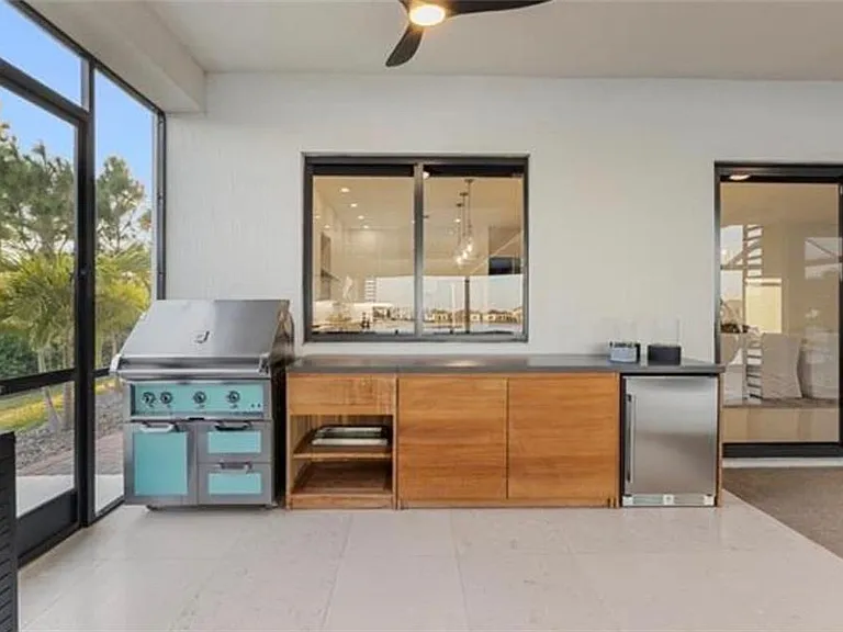 4796 Sophia Dr — Photo 7