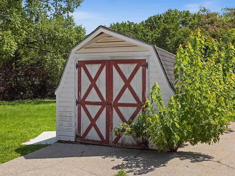 1001 Horseshoe Dr — Photo 32