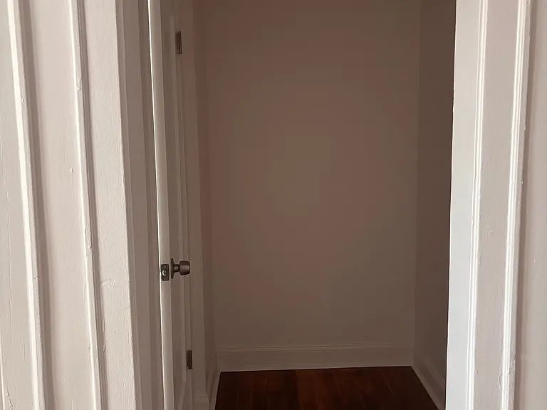 Medium Studio Dressing Room