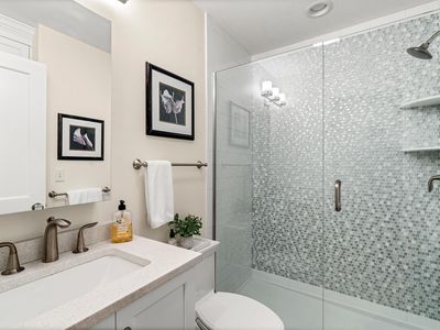 5 Spyglass Point Circle, Bedford, NH, 03110