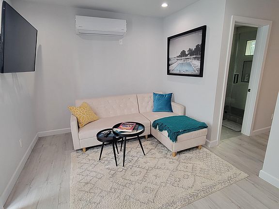 5th image of 2831 S Bedford St #2833