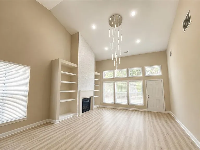 2023 Executive Dr — Photo 9