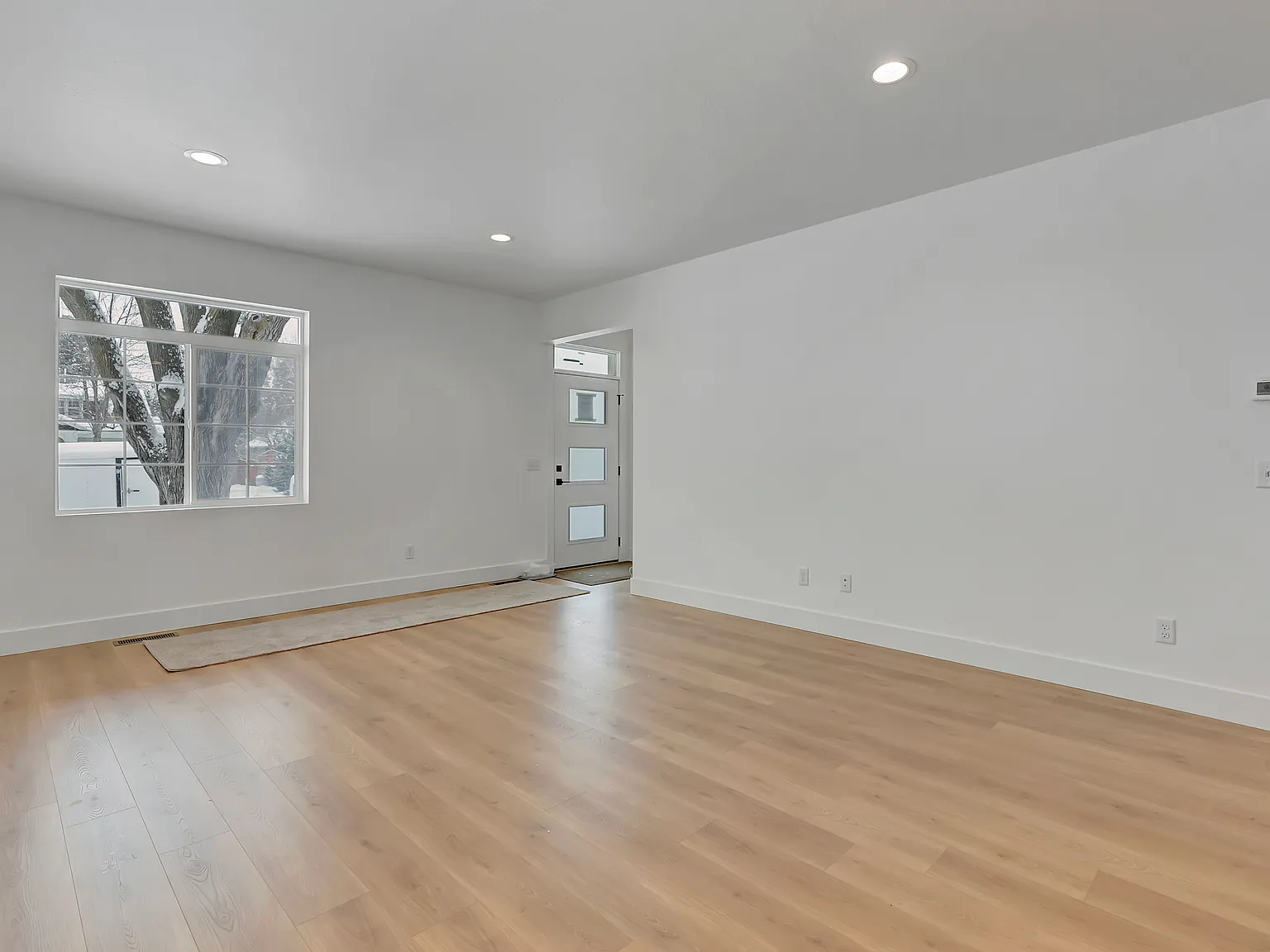 3 bed, 2.5 bath, 2292 sqft, $2,950 — Photo 4