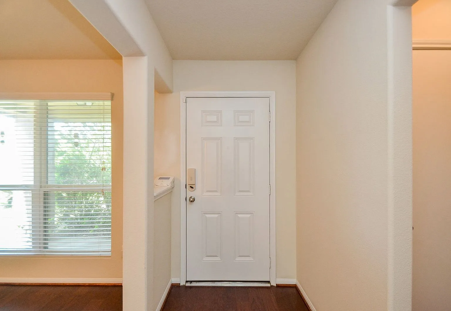 4 bed, 2.5 bath, 3220 sqft, $2,400 — Photo 2