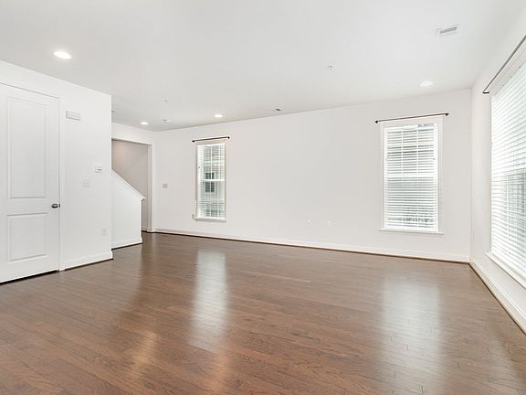 4th image of 3257 Lark Way