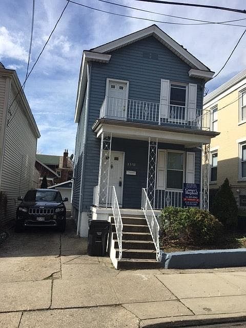 front of house with driveway