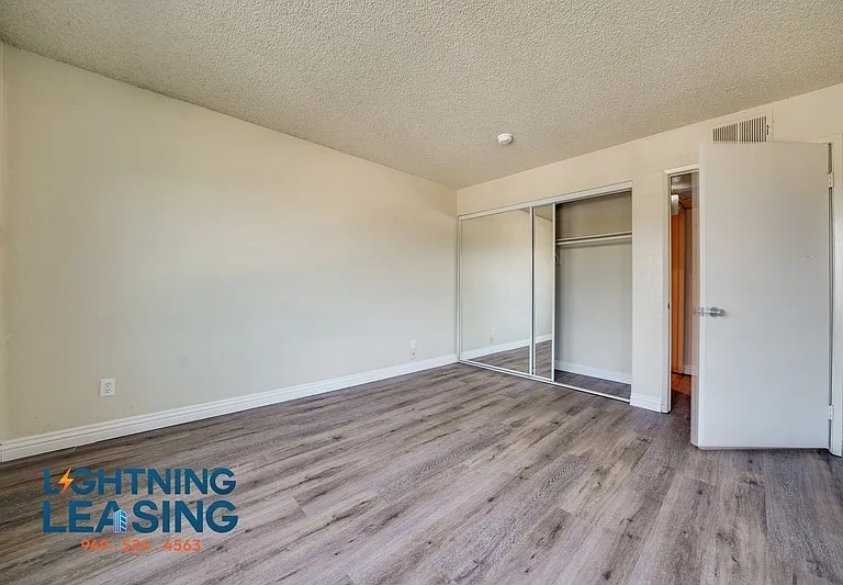 2850 Riverside Dr #2-206 — Photo 8