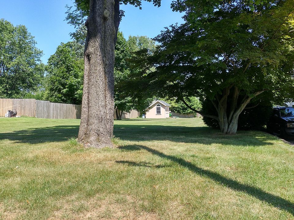 2nd image of 37 Hale St Ext