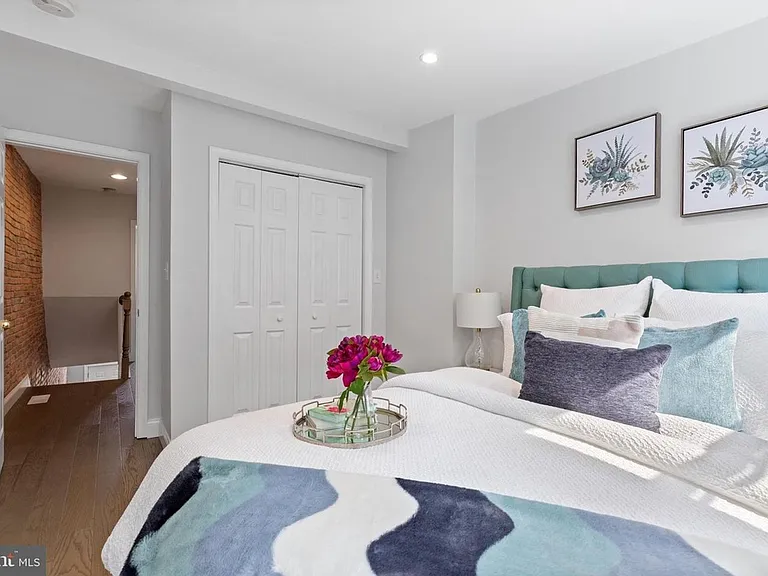 1708 Latrobe St — Photo 10