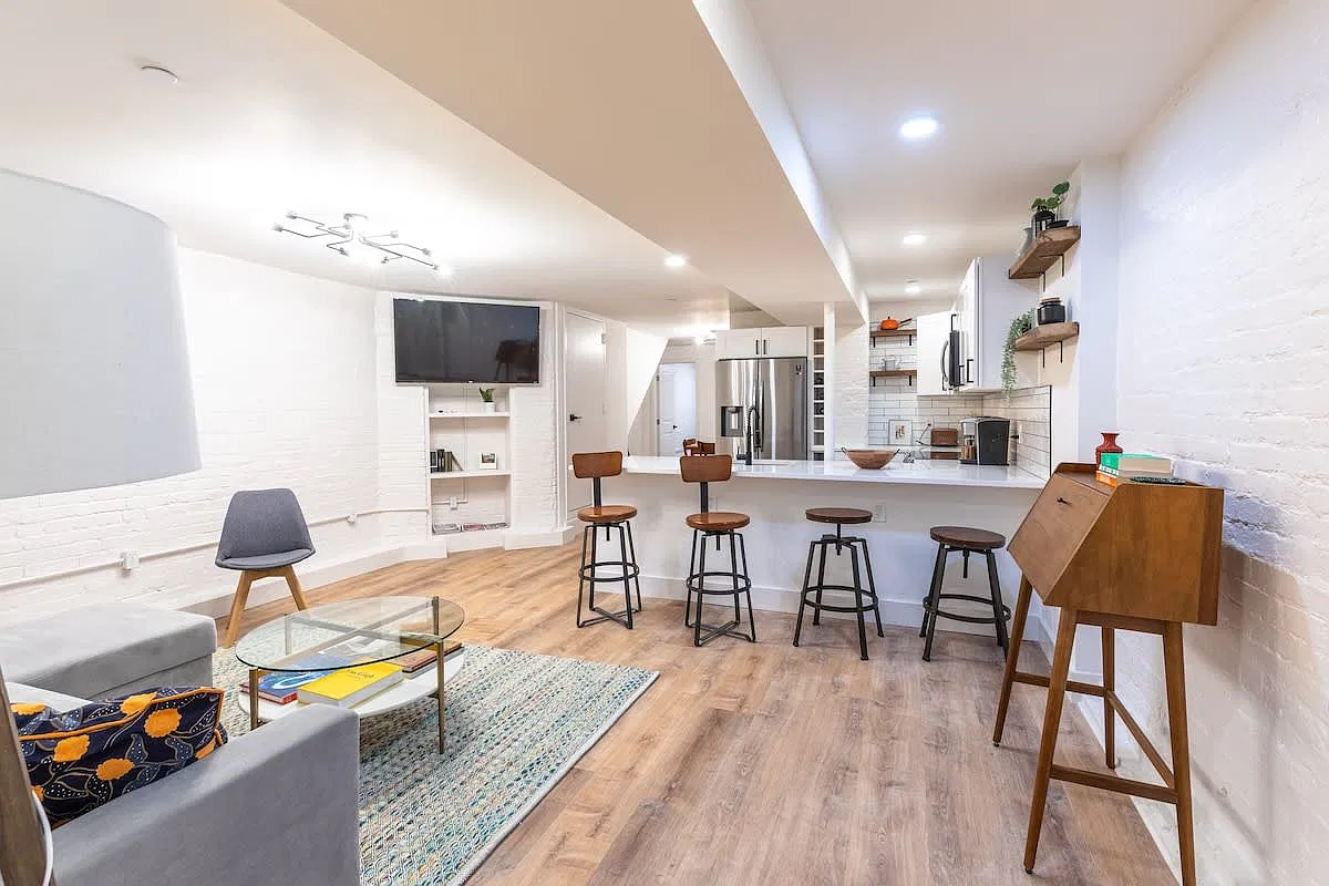 2 bed, 700 sqft, $4,000 — Photo 1