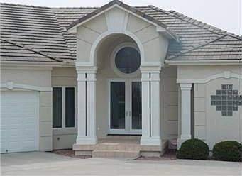 2nd image of 701 NE De La Mar Dr
