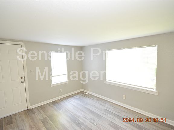 5th image of 2010 E Yukon St