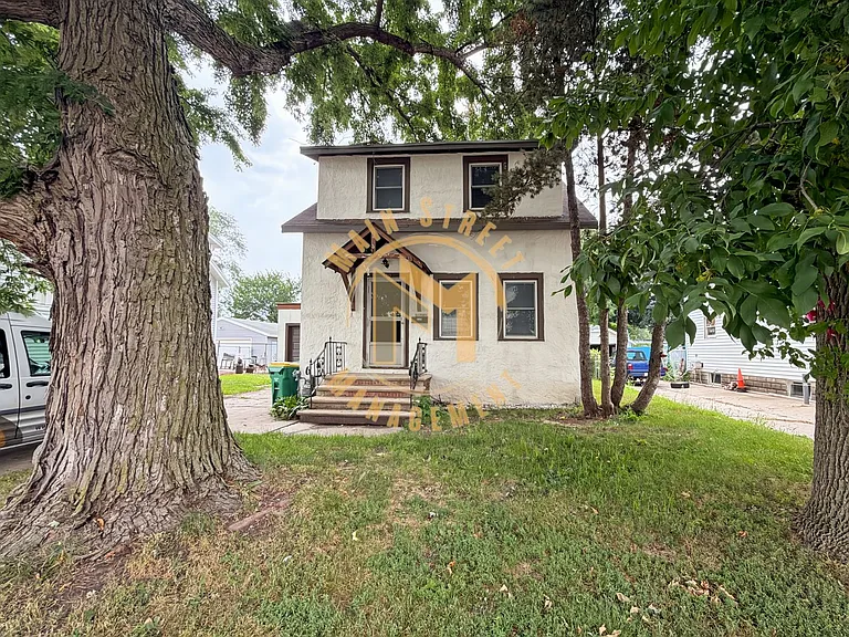 520 Henry St — Photo 2