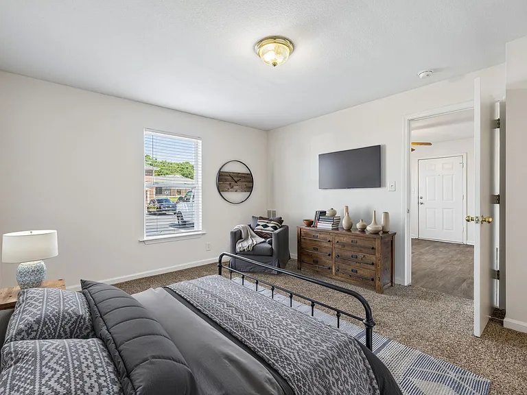 One Bedroom - 1 Bed / 1 Bath - 800 Sq.Ft.