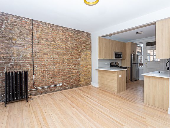 2nd image of 4127 W Belle Plaine Ave #2N