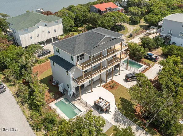 1002 Emerald Drive W, Emerald Isle, NC 28594