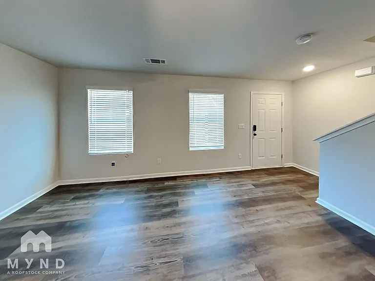 1826 Carrington Dr — Photo 2