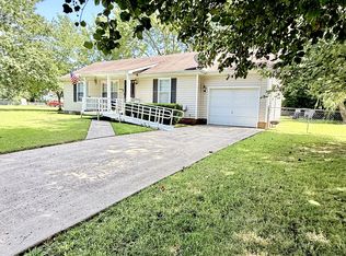 744 Spees Dr, Clarksville, TN