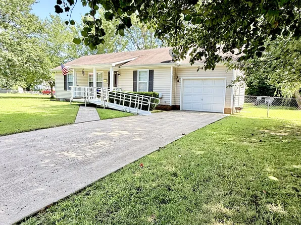 744 Spees Dr, Clarksville, TN 37042