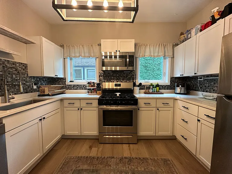 2027 E Washington Ave. — Photo 1