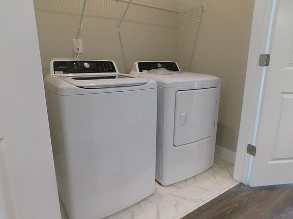 5th image of 3726 Summerline Ln NE