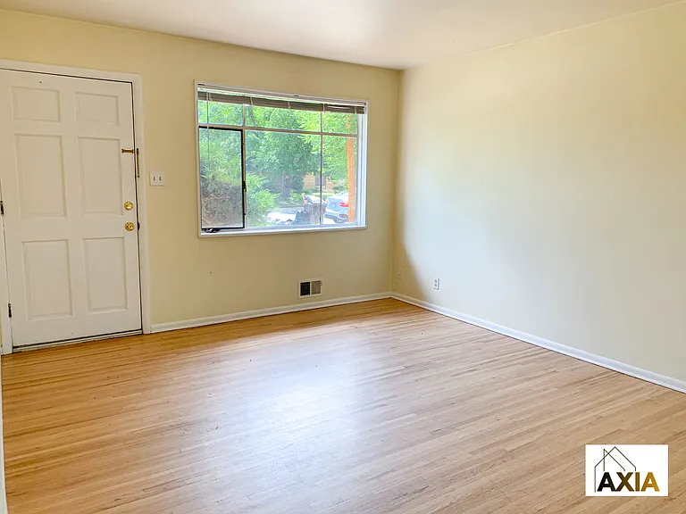 205 S 39th St — Photo 2
