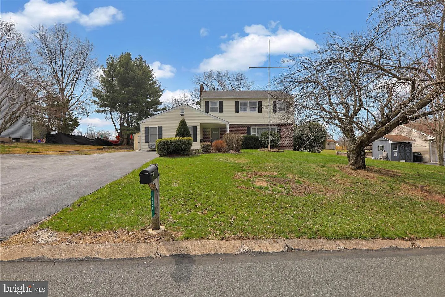 324 Bow Ln photo 1
