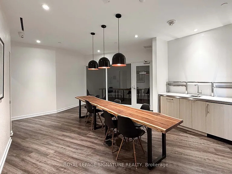 135 E Liberty St #Penthouse 9 — Photo 36