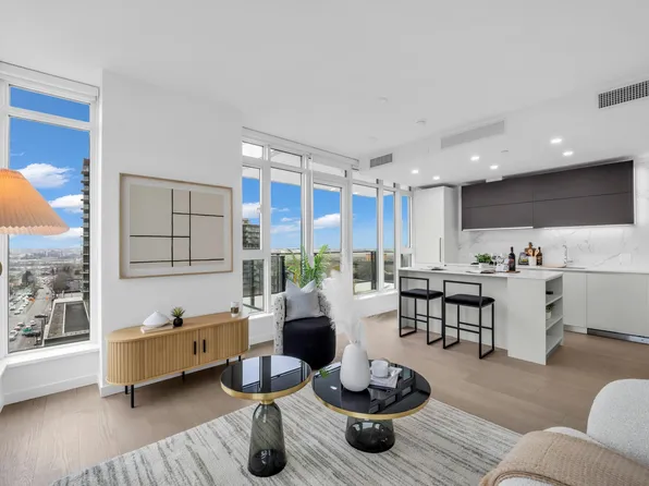 8415 Granville St #705, Vancouver, BC V6P 0M2
